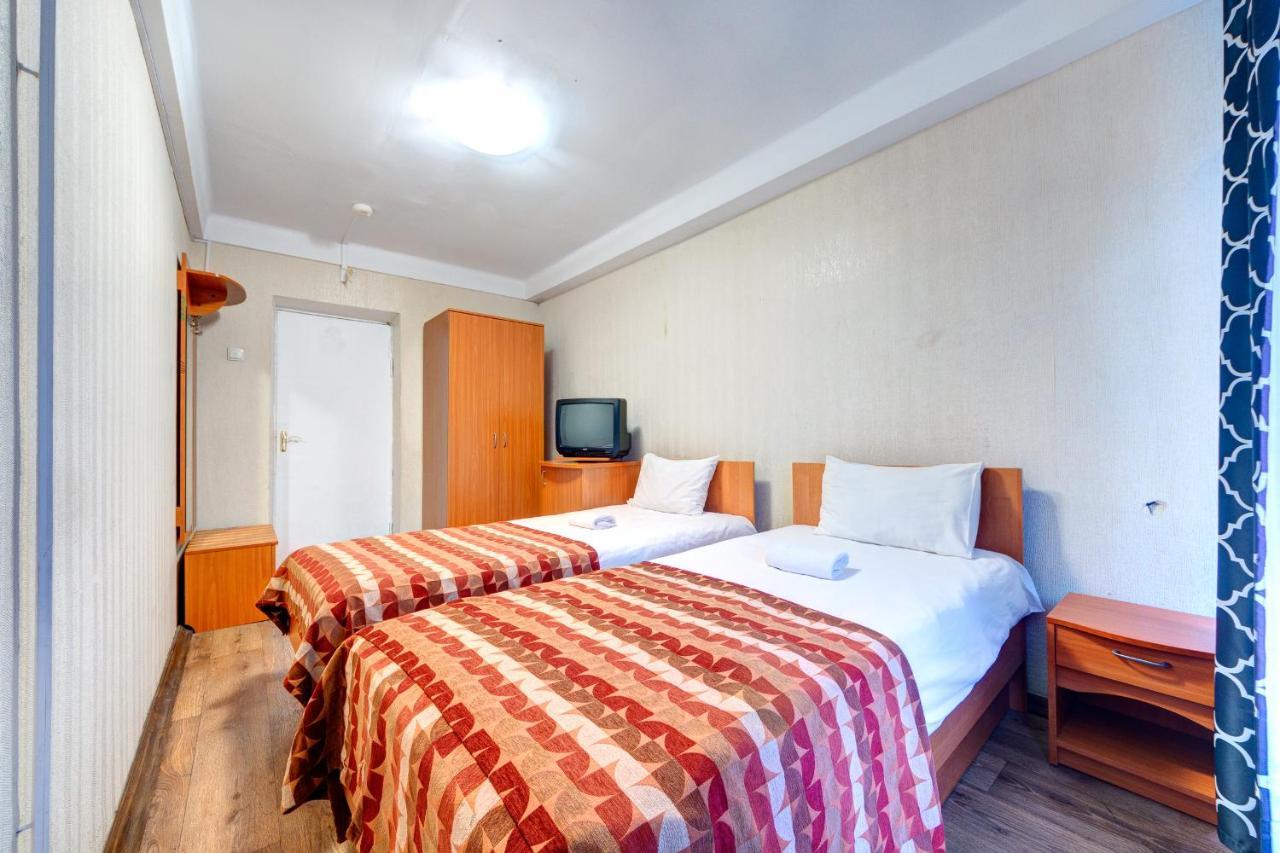 Holosiyvsky Hotel Kyiv Exterior photo